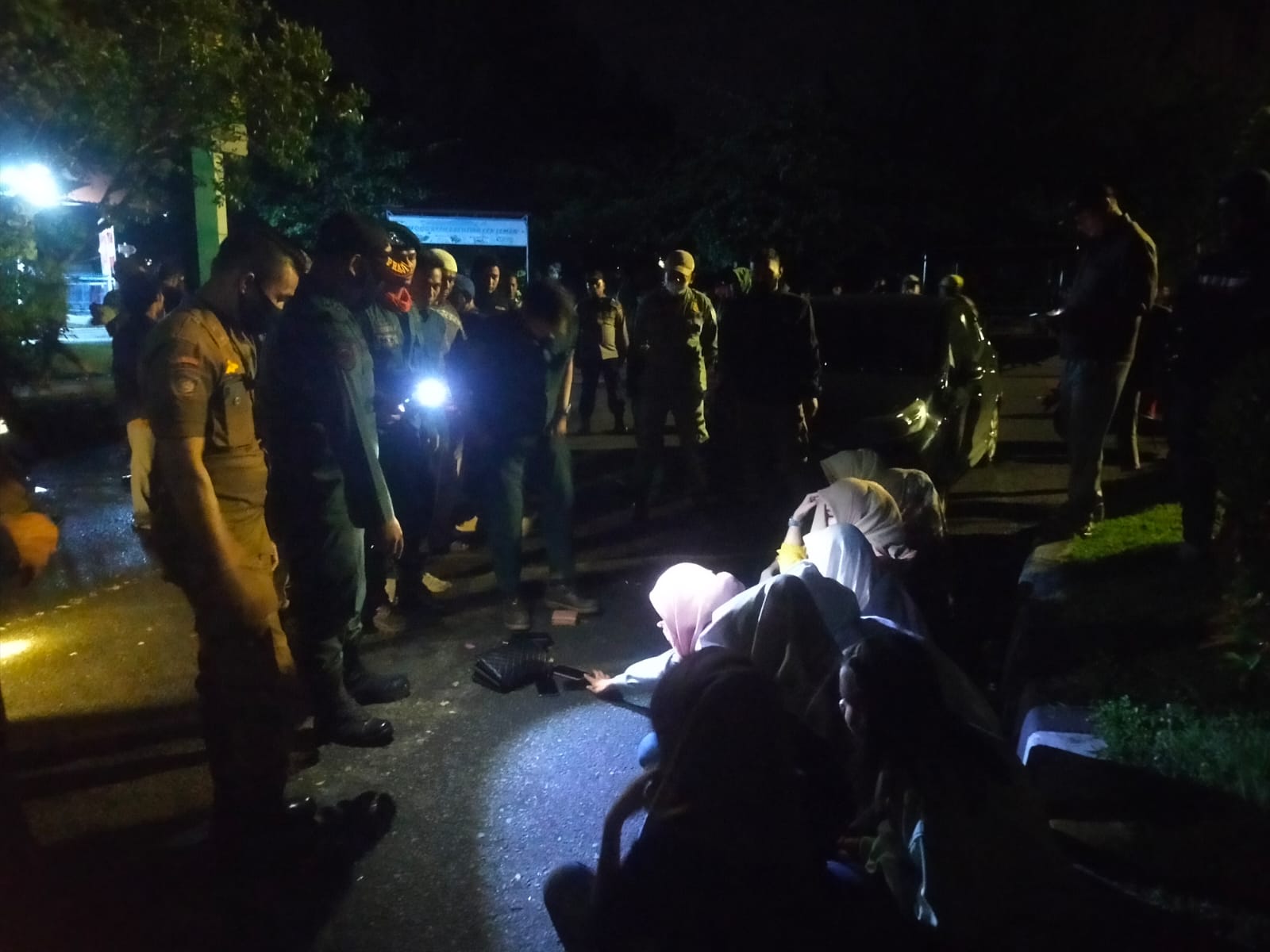 11 Wanita Beserta Botol Miras Diamankan di Ulee Lheue