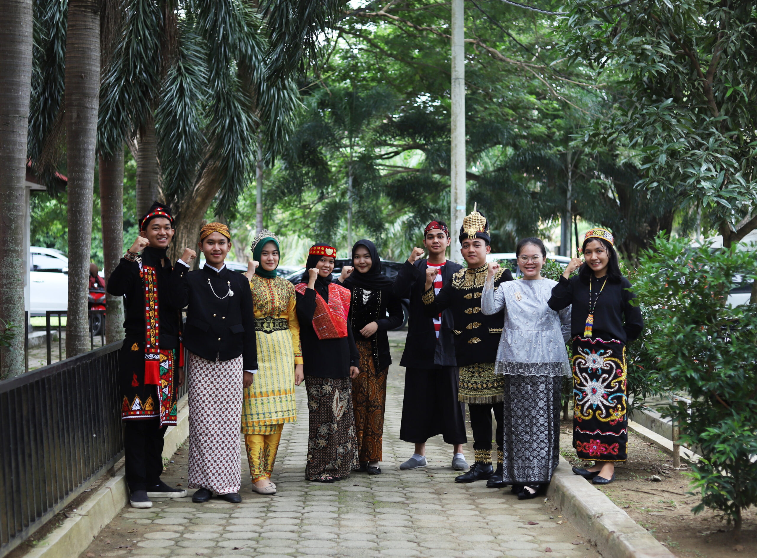 USK Peringati Hari Pahlawan dengan Keragaman Baju Adat Nusantara