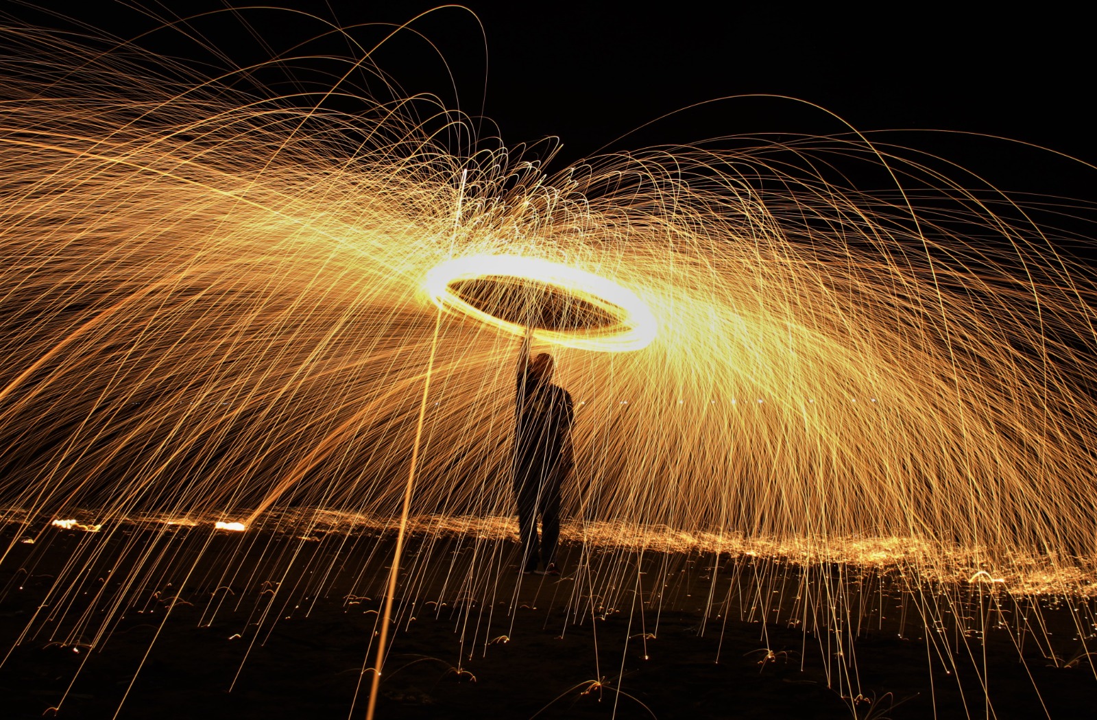 FOTO: Komunitas Geo Aceh Gelar Hunting Foto Light Painting