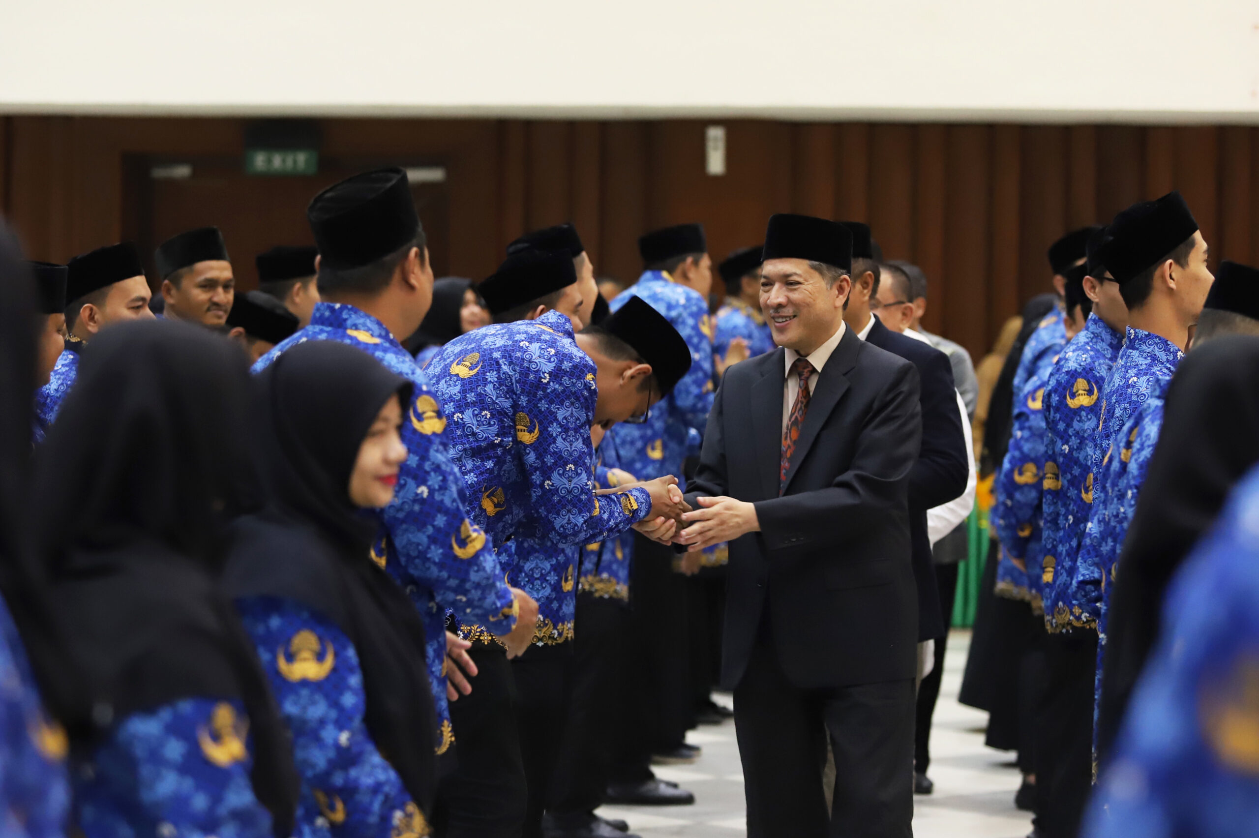 Rektor Serahkan SK kepada 91 ASN USK