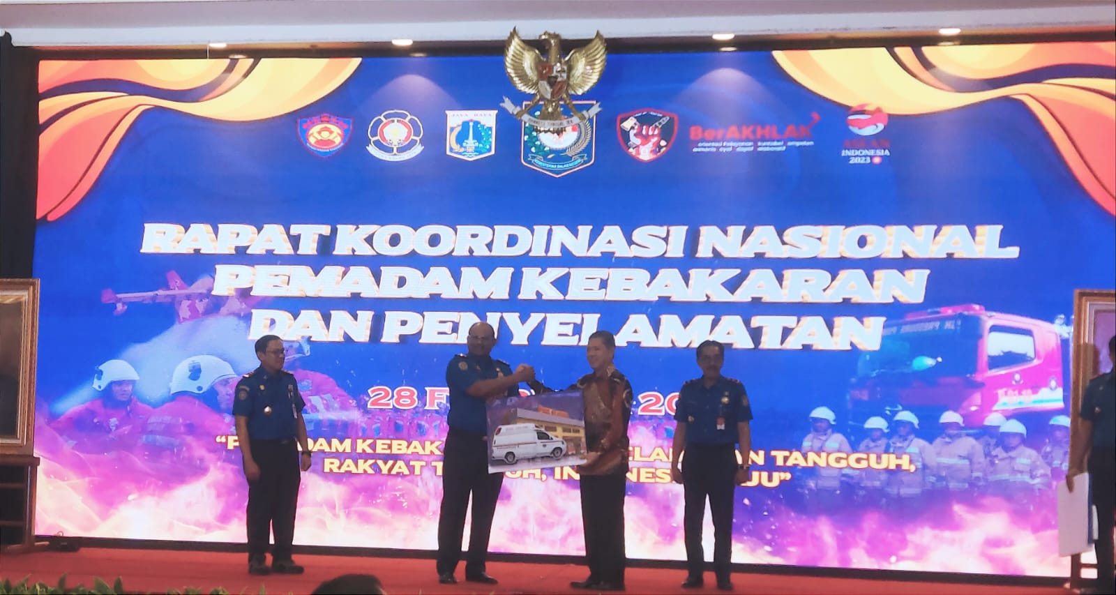 USK Terima Dua Unit Ambulance Hibah dari Kementerian Dalam Negeri