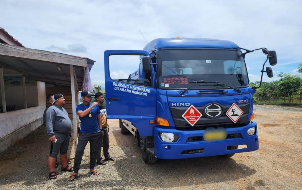 Polisi Amankan Dua Truk Tanki Diduga Bawa BBM Oplosan 24 Ton di Nagan Raya