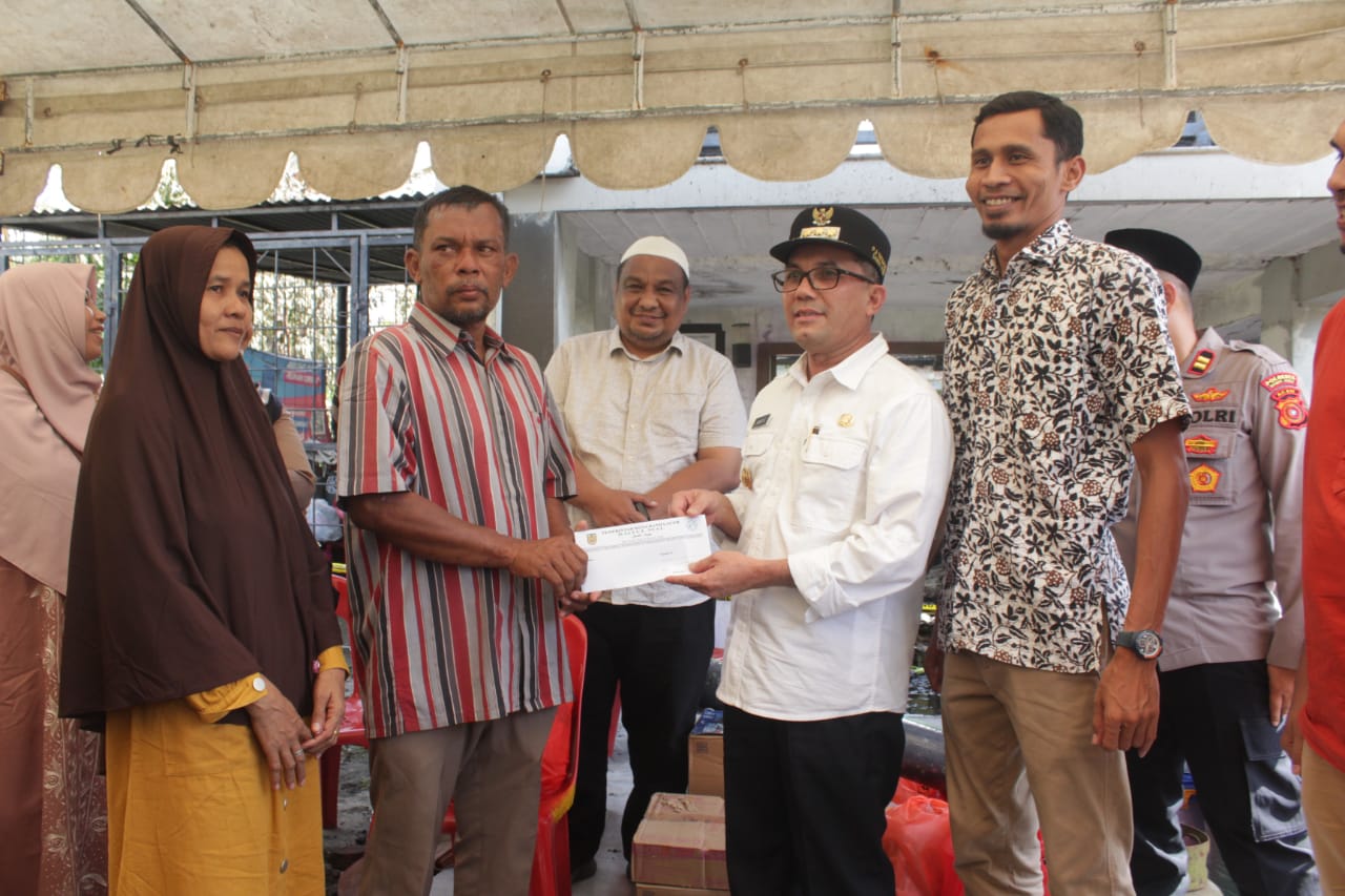 Penjabat Wali Kota Antar Bantuan untuk Korban Kebakaran Ulee Lheue