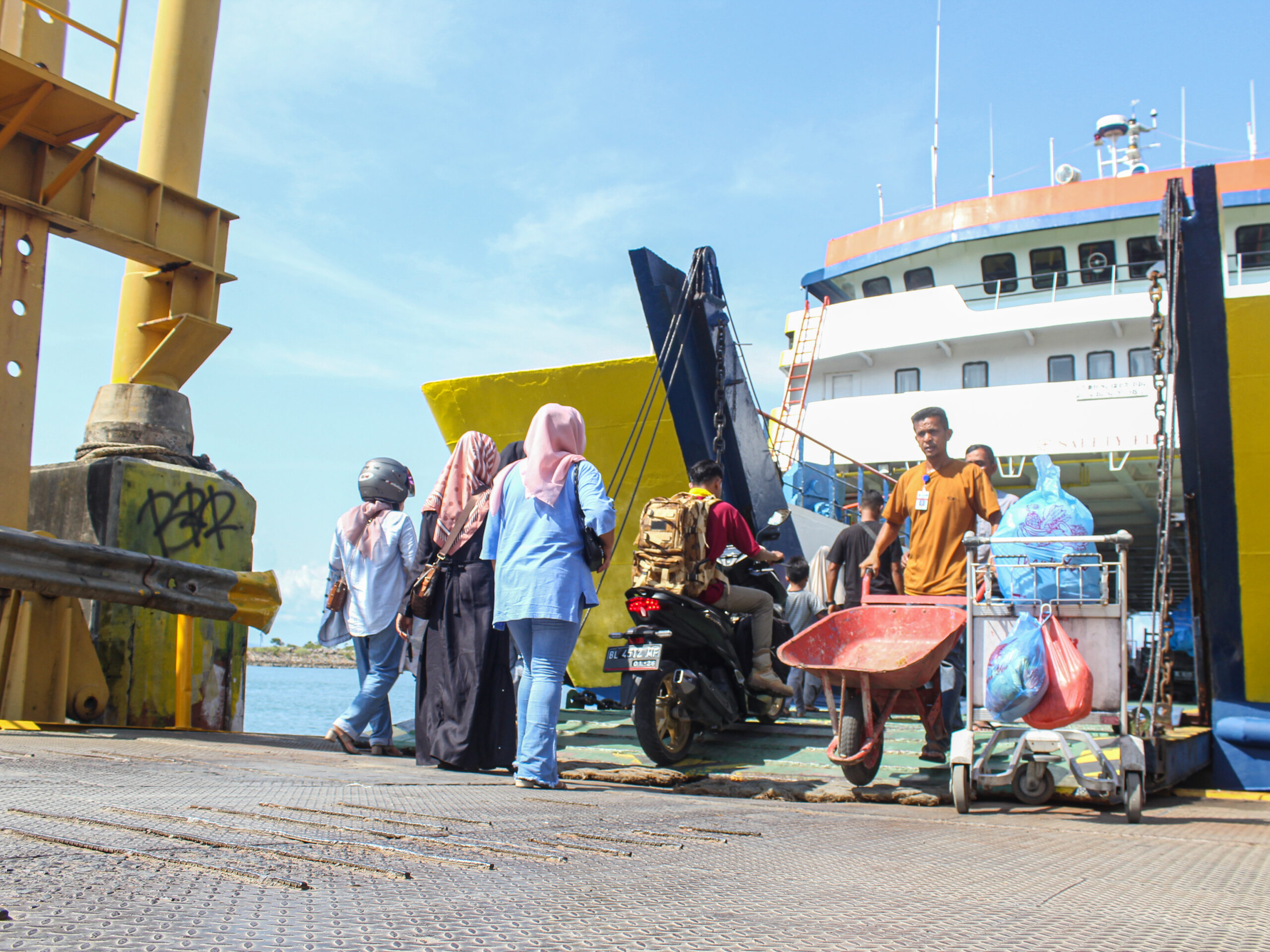 FOTO: Jelang Puncak Arus Mudik, Pelabuhan Ulee Lheue Banda Aceh Masih Sepi