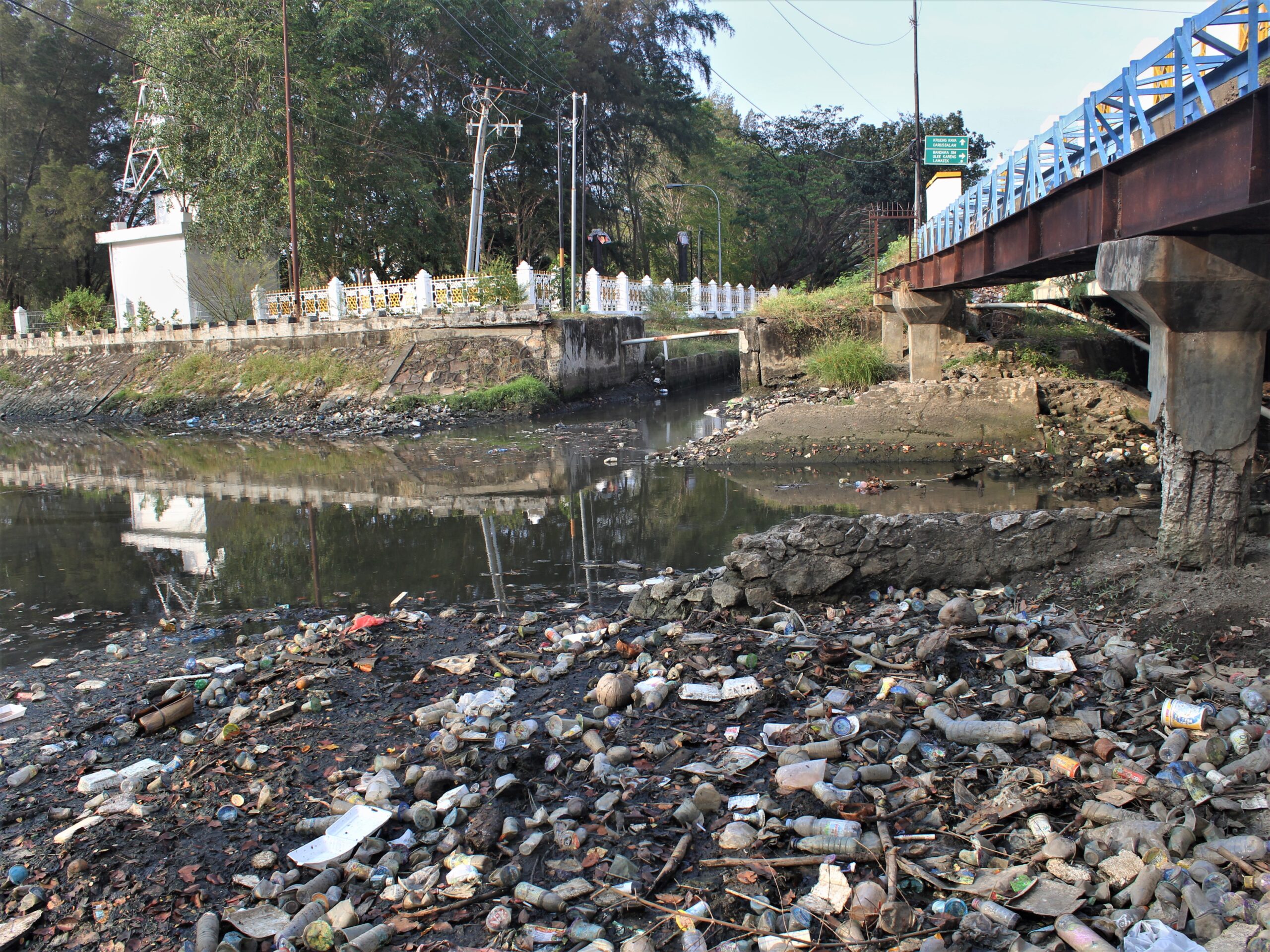 sampah jembatan