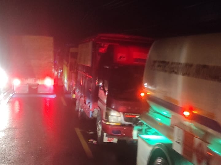 Tiang Listrik di Desa Ie Mirah Abdya Tumbang Akibat Banjir