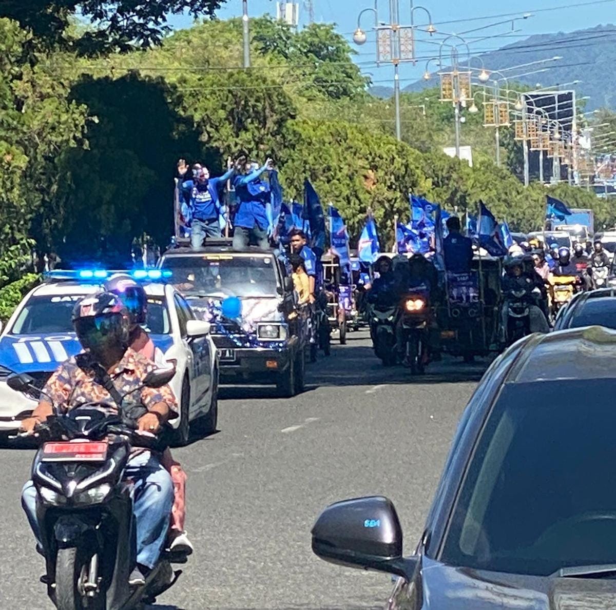 Diiringi Konvoi dan Dalail Khairat, Demokrat Daftar Bacaleg Ke KIP Aceh