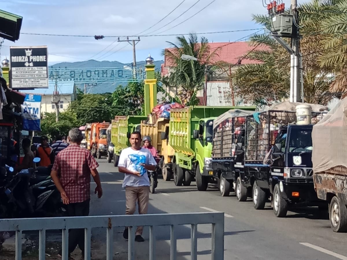 Sengketa Tapal Batas, Warga Gampong Jawa Larang Truk Sampah Lewat