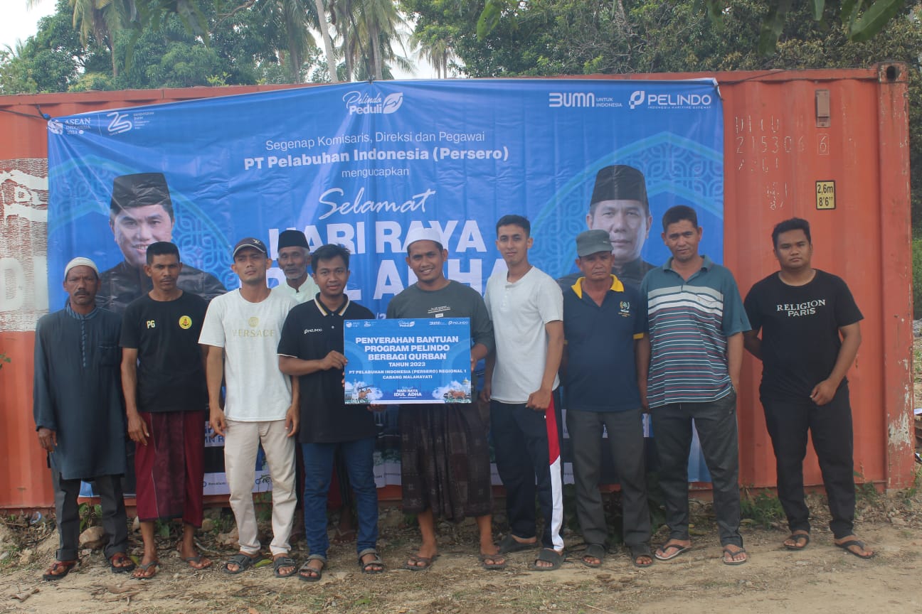 PT Pelindo Regional 1 Cabang Malahayati Qurbankan 2 Ekor Sapi untuk Warga