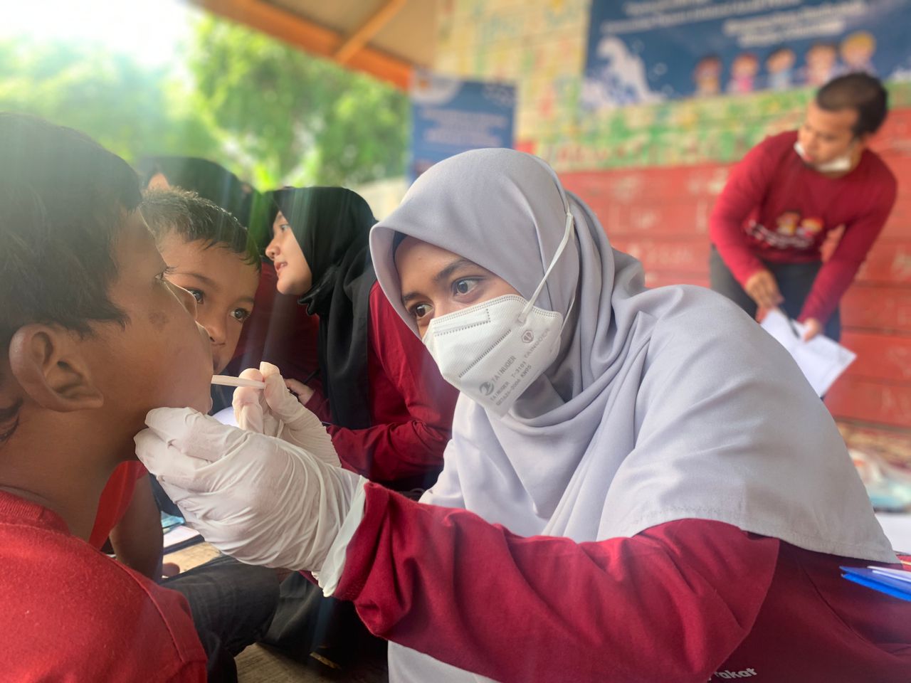 Dokter FKG USK Edukasi Kesehatan Mulut bagi Anak-anak Pemulung Gampong Jawa