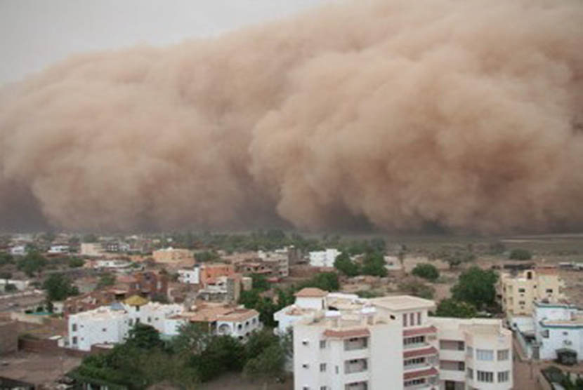 Badai Pasir yang melanda Iran. (ilustrasi)
