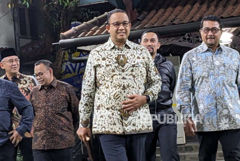 Bakal calon presiden (capres), Anies Rasyid Baswedan bersama Tim 8 Koalisi Perubahan untuk Persatuan usai menemui Ketua Majelis Tinggi Partai Demokrat, Susilo Bambang Yudhoyono (SBY) di kediamannya, Kabupaten Bogor, Jumat (25/8/2023) malam.
