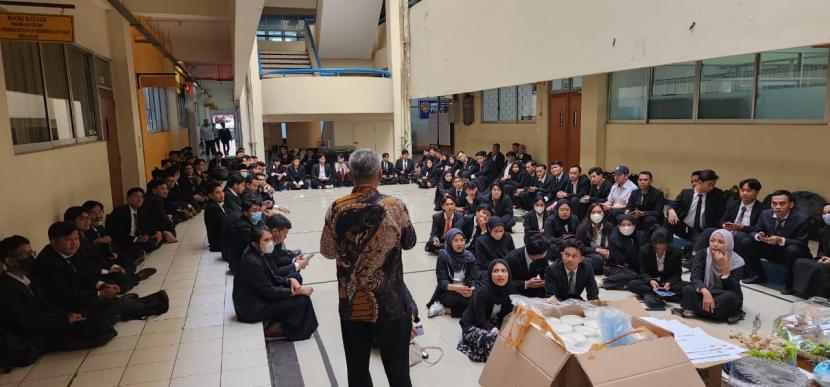 Sebanyak 108 mahasiswa Prodi Teknik Informatika Fakultas Teknik (FT), Universitas Krisnadwipayana (Unkris) Jakarta dinyatakan lolos dalam sidang skripsi/tugas akhir yang digelar secara marathon sejak 1 Agustus hingga 5 Agustus 2023.