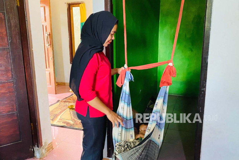 Siti Mauliah (37 tahun), ibu dari bayi yang tertukar di rumah sakit sejak setahun lalu, Jumat (11/8/2023).