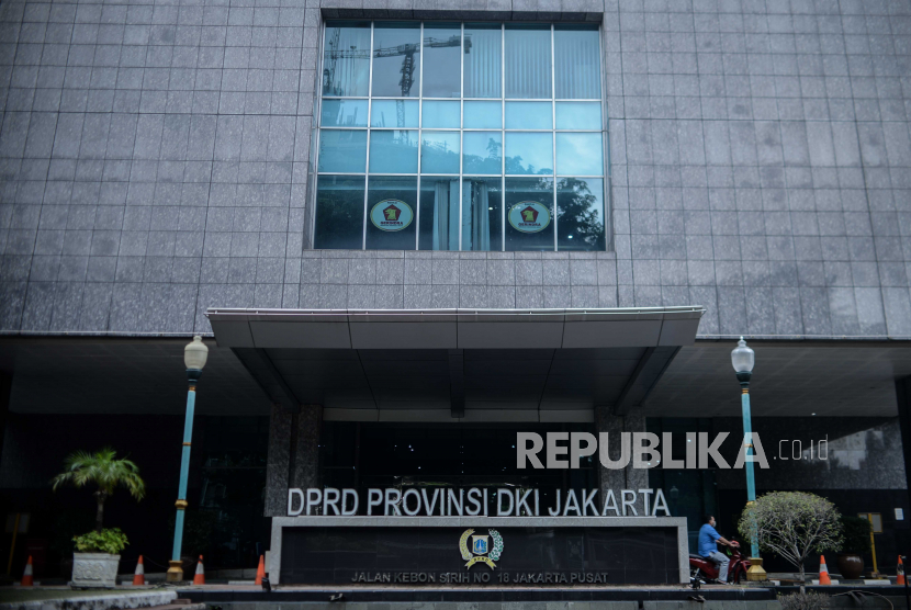 Suasana di area Gedung DPRD Provinsi DKI Jakarta (ilustrasi). Teguh Arif Hidayat siap khidmah di jalan politik
