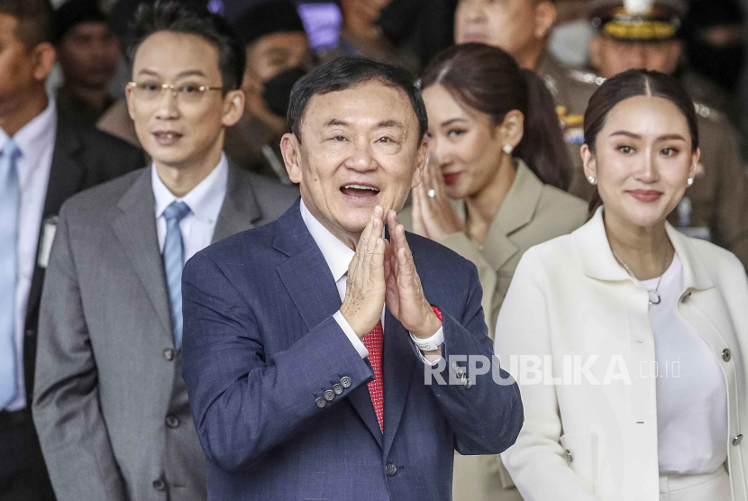 Mantan Perdana Menteri Thailand Thaksin Shinawatra saat tiba di Bandara Don Mueang, Bangkok, 22 Agustus 2023.