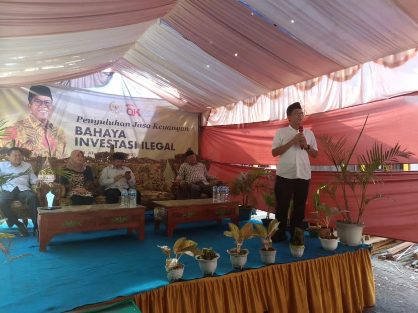 Mukhamad Misbakhun memanfaatkan masa reses parlemen kali ini dengan mengunjungi konstituennya di Kabupaten Probolinggo, Jawa Timur