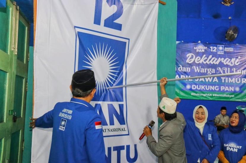 Masyarakat coblos Partai Amanat Nasional (PAN).