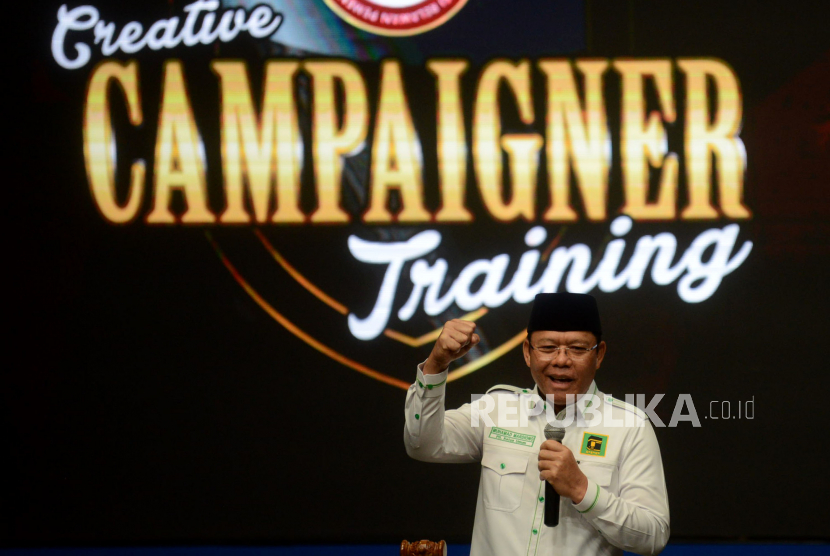 Plt Ketua Umum PPP Muhammad Mardiono memberikan sambutan dalam acara pelatihan juru kampanye Ganjar Pranowo di Jakarta, Senin (17/7/2023). Partai pengusung bakal calon Presiden Ganjar Pranowo mengelar pelatihan juru kampanye di tingkat nasional guna memantapkan konsolidasi pemenangan pada pilpres 2024. kegiatan ini juga diharapkan mampu memperkuat kampanye Ganjar Pranowo tanpa harus melakukan tindakan black campaign. Pelatihan jurkam angkatan pertama ini diikuti oleh 300 kaum muda usia di bawah 40 tahun.