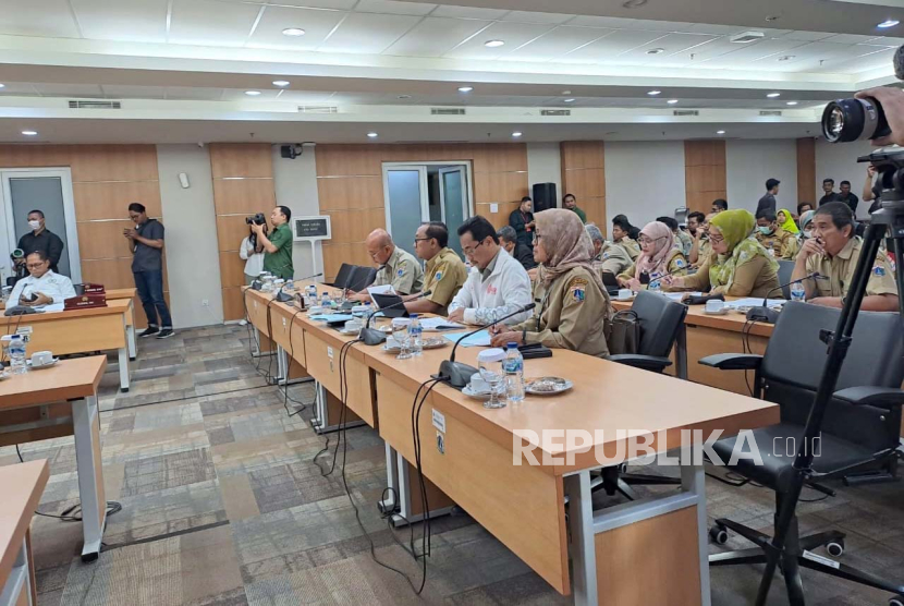 Rapat Komisi D DPRD DKI Jakarta bersama dengan Dinas Lingkungan Hidup DKI Jakarta, membahas soal polusi udara di Gedung DPRD DKI Jakarta, Selasa (22/8/2023).