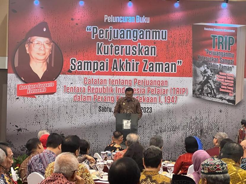 Peluncurkan buku berjudul
