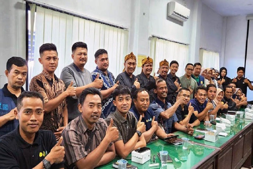 Bertempat di kantor Dinas Pertanian dan Ketahanan Pangan Pemkab Pacitan, Udrayana didampingi Project Manager PPIU Jatim, Acep Hariri beserta manajemen dan pengarah mengadakan diskusi dengan penyuluh, mobilizer, fasilitator dan peternak muda Pacitan. FOTO/Dok. Istimewa