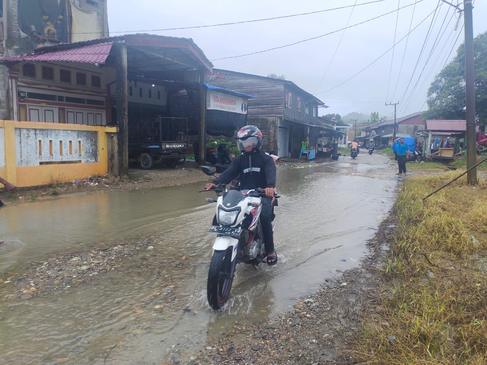 Warga Kota Fajar Aceh Selatan Harapkan Perbaikan Jalan Lintas Menuju Puskesmas