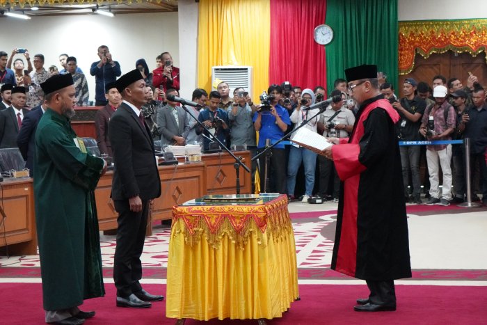 Zulfadhli Resmi Menjabat Sebagai Ketua DPR Aceh