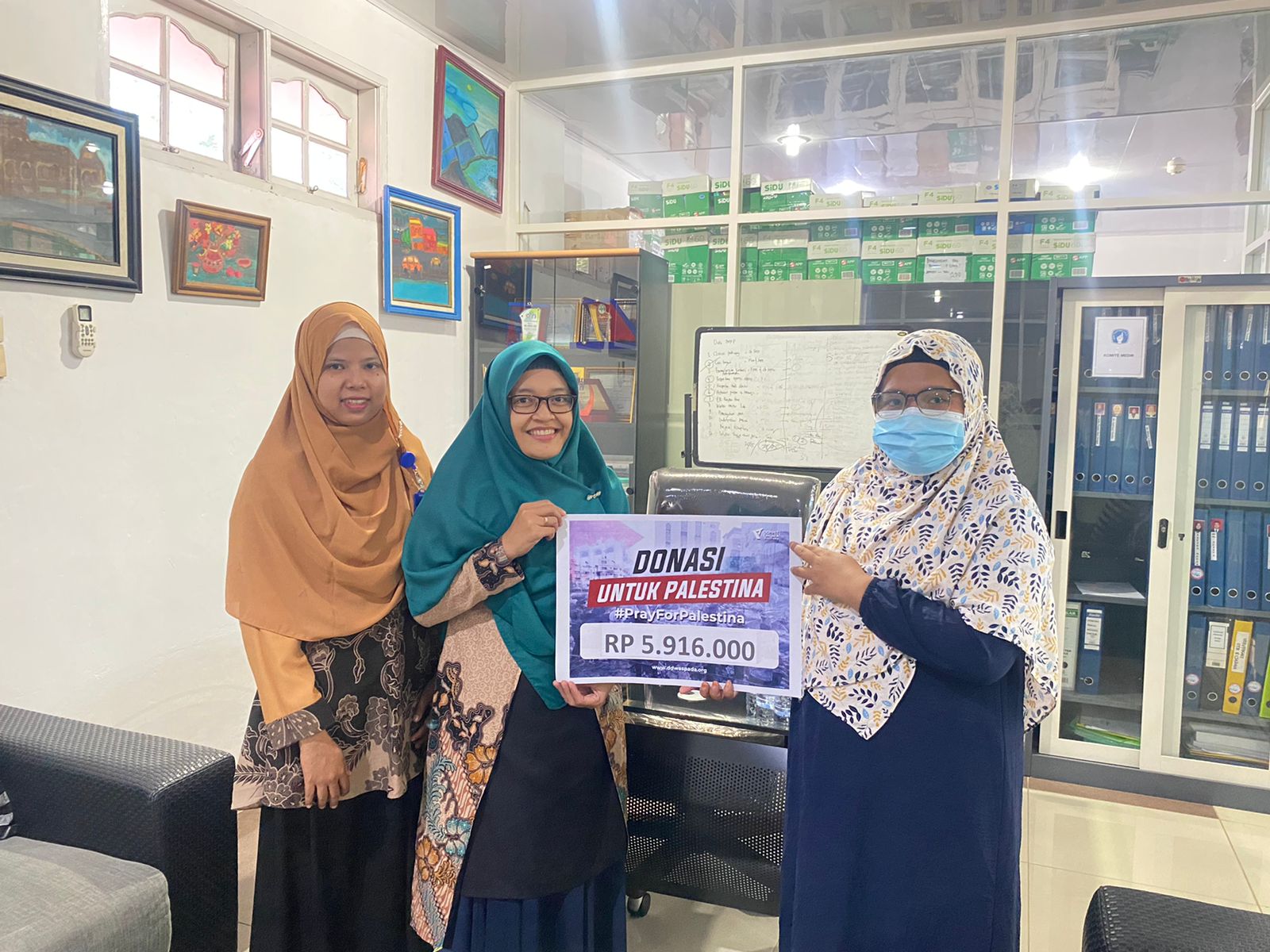 Lewat DD Waspada, RSU Sufina Aziz Serahkan Donasi untuk Palestina