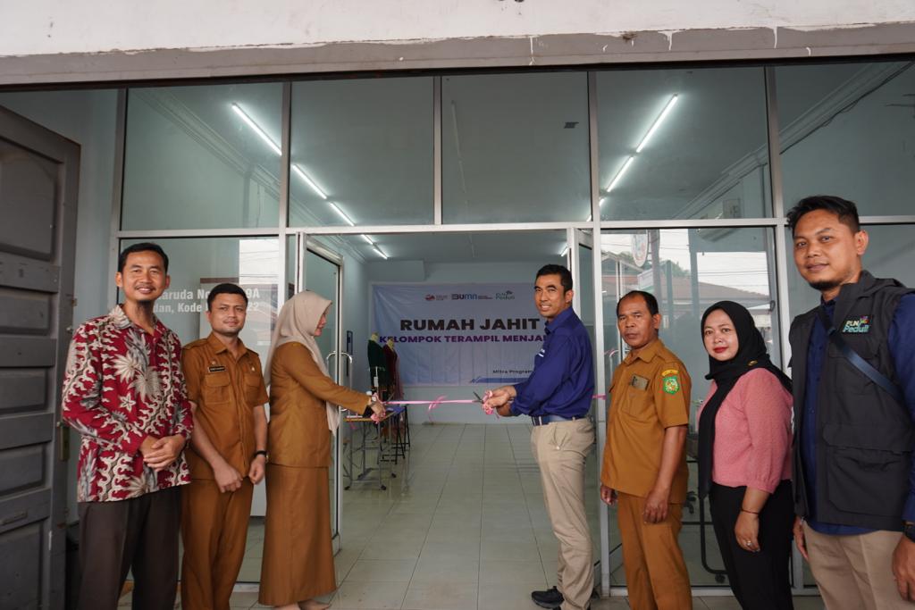 PLN UID Sumut Resmikan Program dan Rumah Kelompok Terampil Menjahit