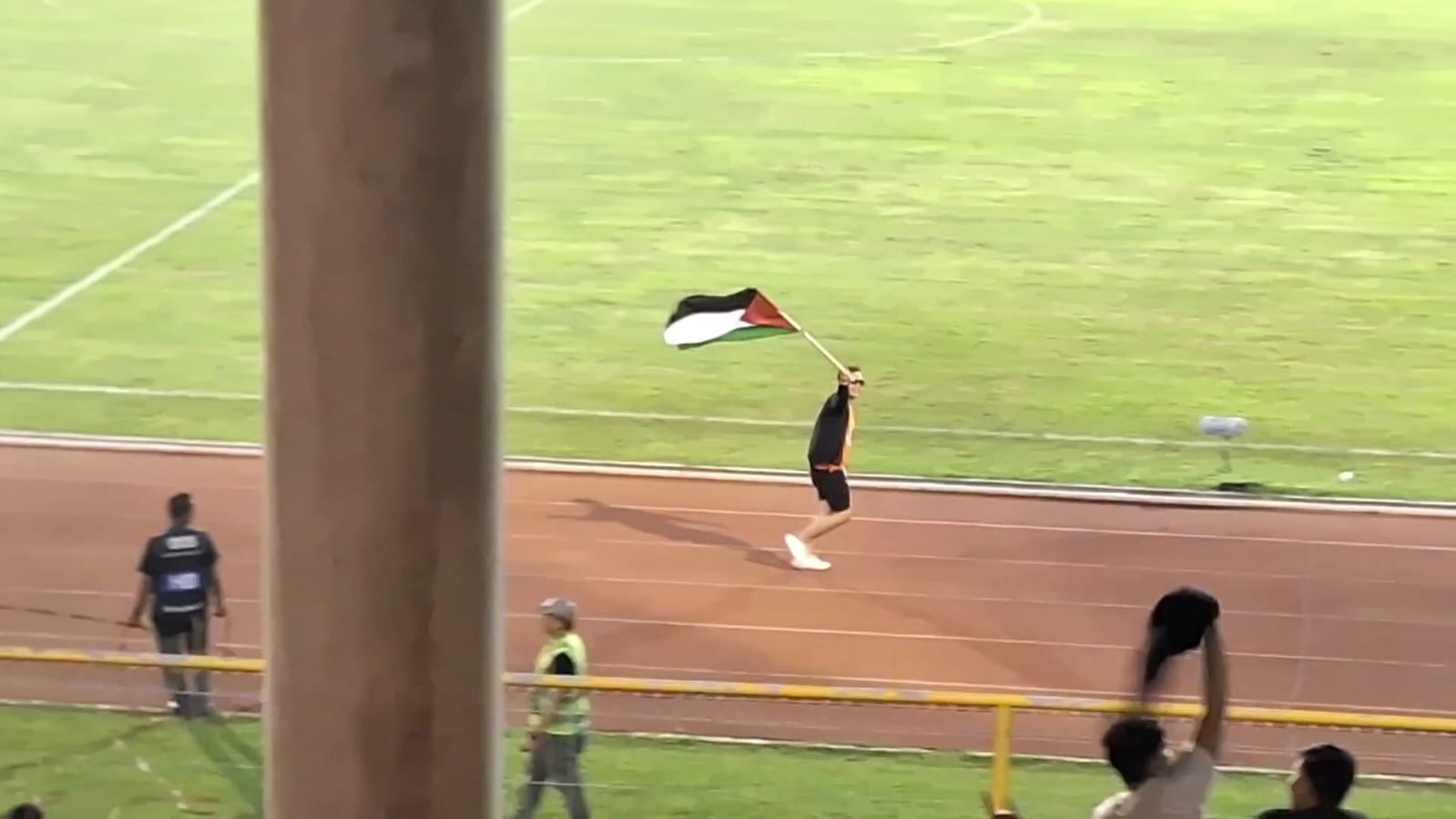 Persiraja Didenda Buntut Penonton Bawa Bendera Palestina ke Lapangan
