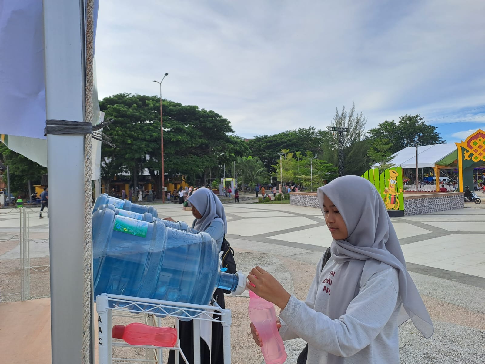 Cukup Bawa Tumbler Sendiri, Pengungjung PKA-8 Bisa Isi Ulang Air Minum Sepuasnya