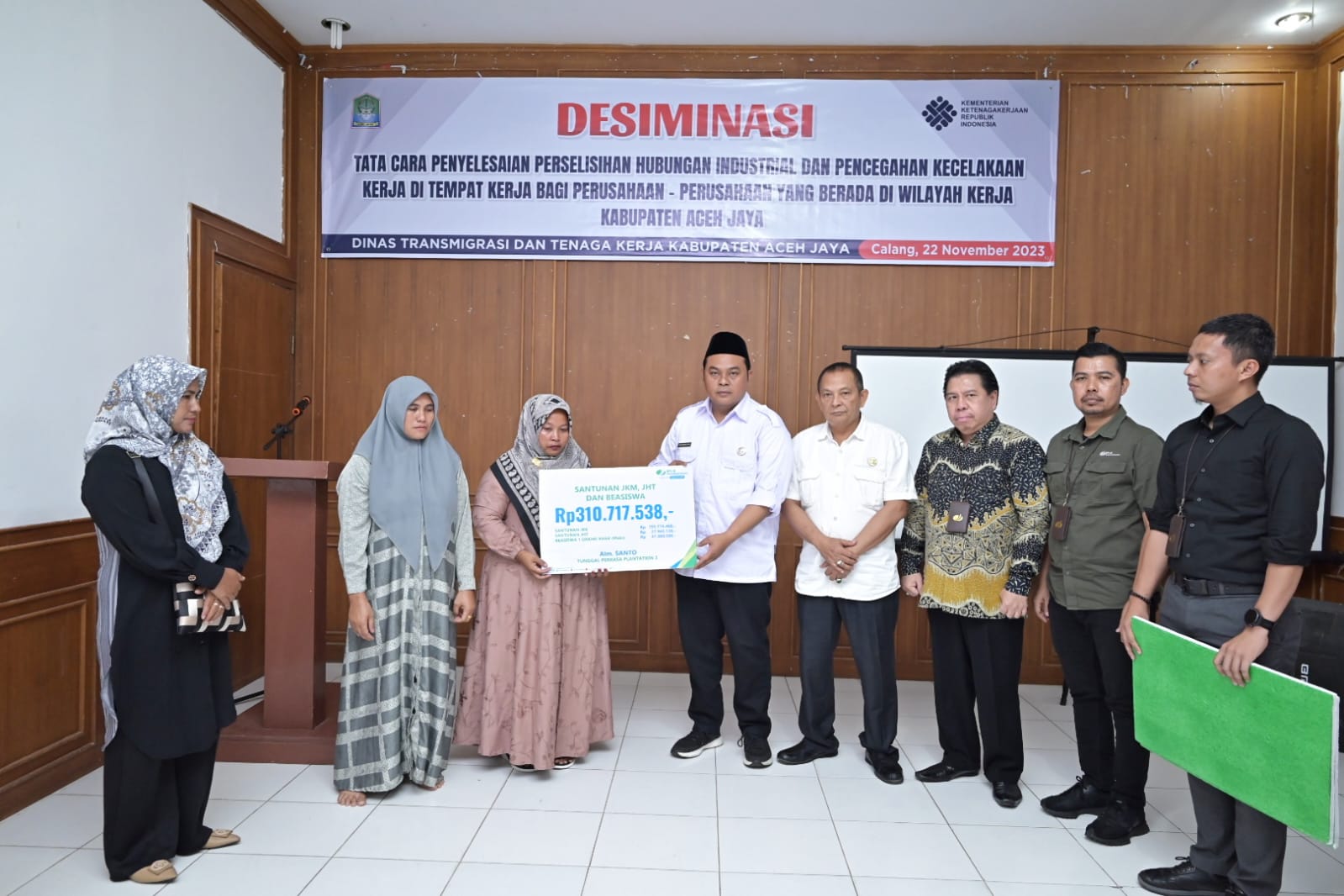 Ahli Waris Terima Santunan Korban Kecelakaan Kerja TPP3 dari BPJS