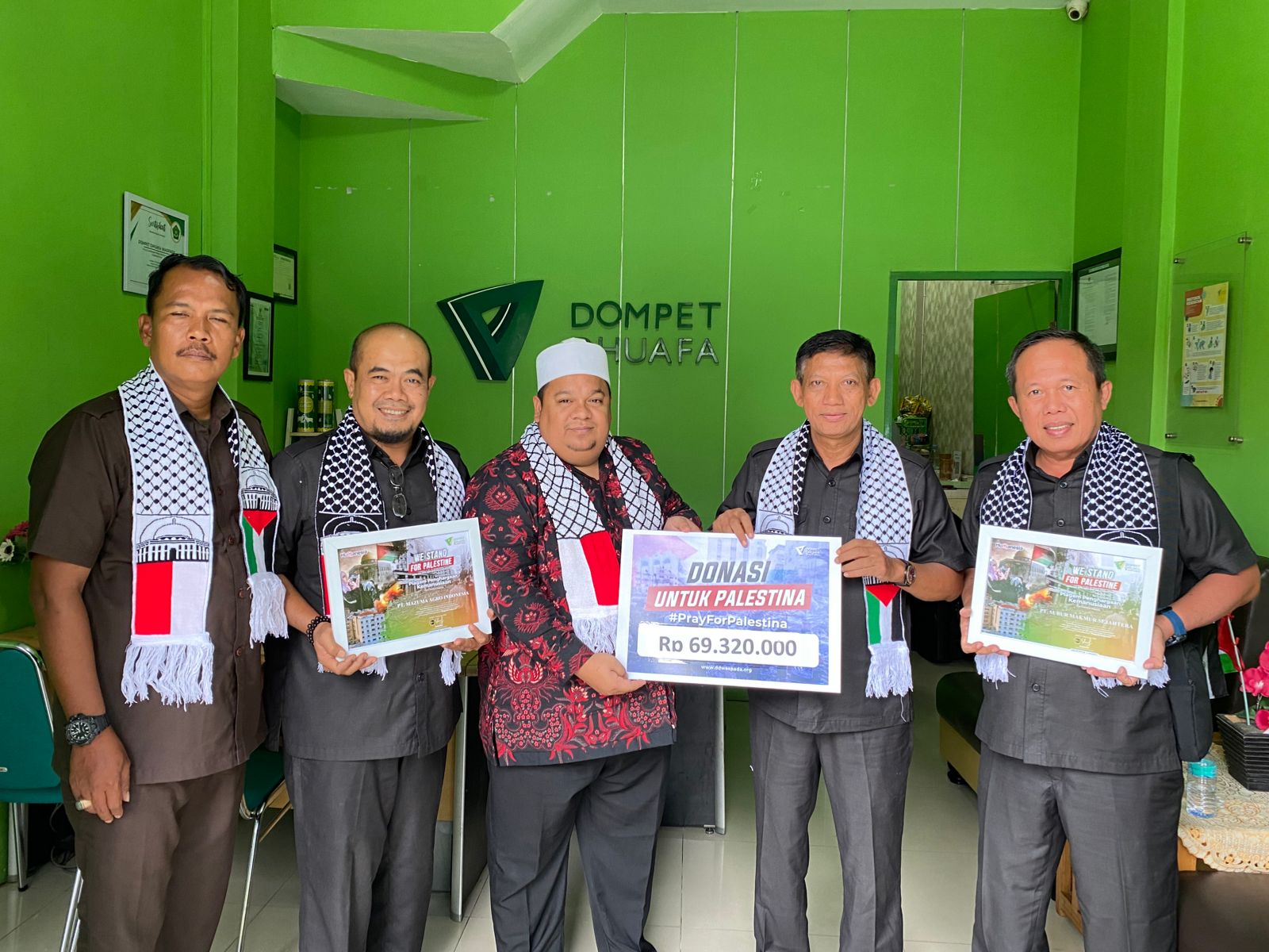 Karyawan PT Mazuma Agro Indonesia dan PT Subur Makmur Sejahtera Salurkan Donasi Palestina Rp 69 Juta