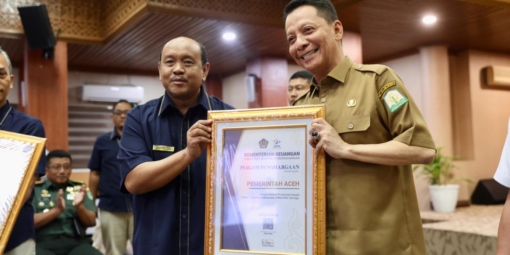 Kinerja APBA 2023 Positif, Pj Gubernur Terima Penghargaan dari Kanwil DJPb Aceh