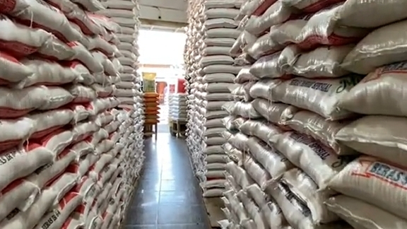 Jelang Tahun Baru, Harga Kebutuhan Pokok di Pasar Lambaro Cenderung Stabil