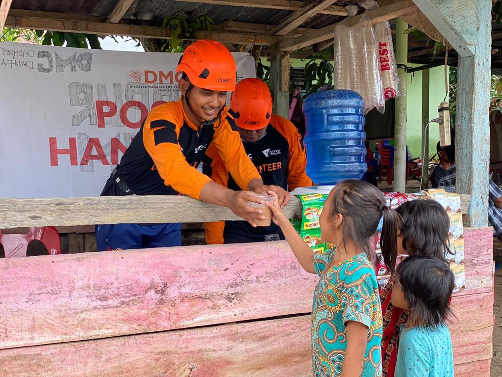 DD Waspada Salurkan Bantuan Program Pemulihan Pasca Banjir di Sei Rambe Panai Tengah