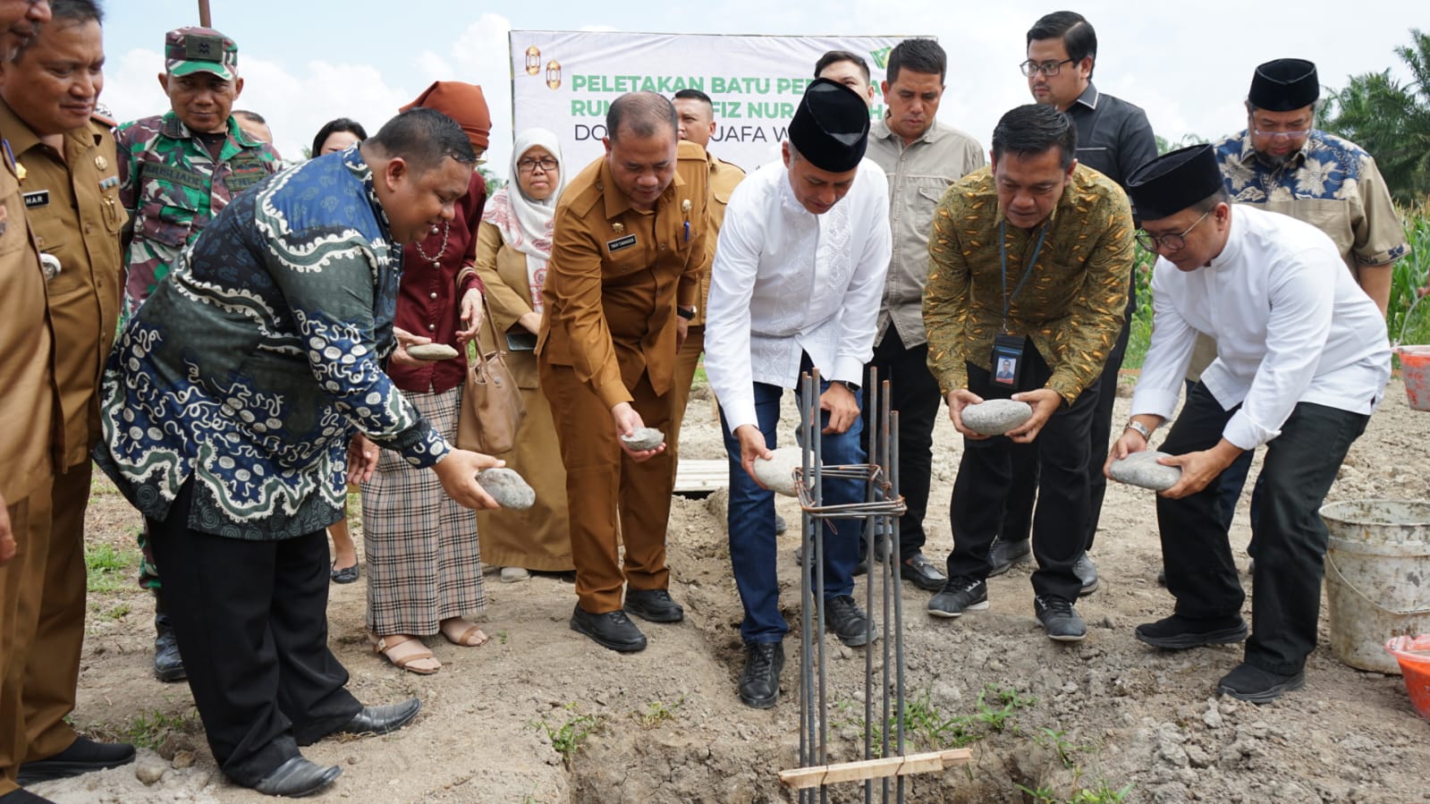 Rumah Tempe Higienis Diresmikan, Sekda Deli Serdang Letakkan Batu Pertama Rumah Tahfidz Nur Amnah