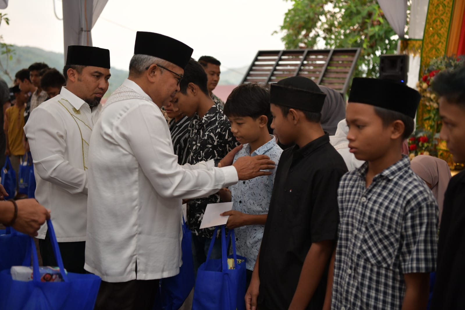Silaturrahmi ke Aceh Besar, Pj Gubernur Santuni Anak Yatim