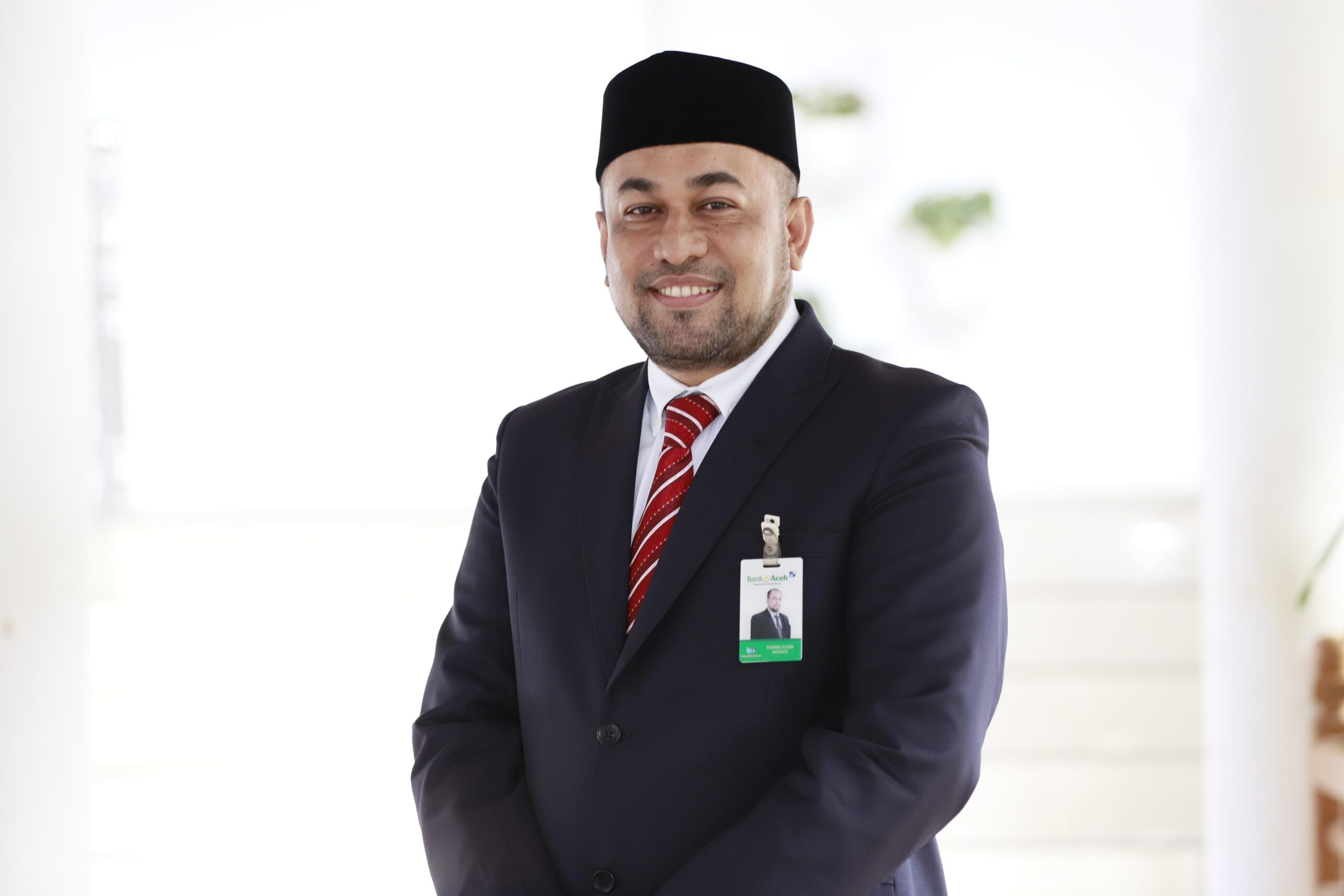 Plh Dirut Bank Aceh Syariah, Fadhil Ilyas