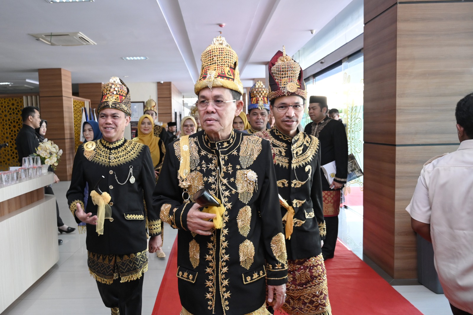 Busana Adat Aceh Semarakkan Rapat Paripurna HUT Ke-819 Banda Aceh