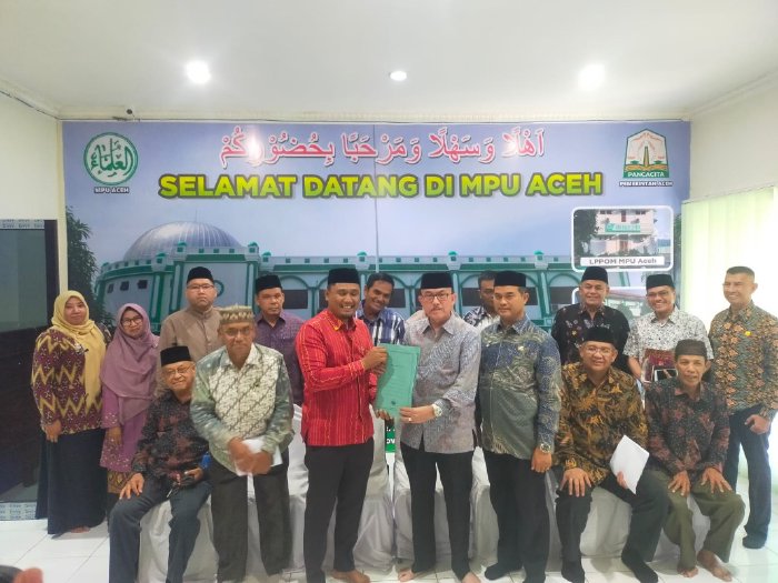 Banleg DPRA Serahkan Draft Raqan Perlindungan Hak Perempuan ke MPU Aceh 