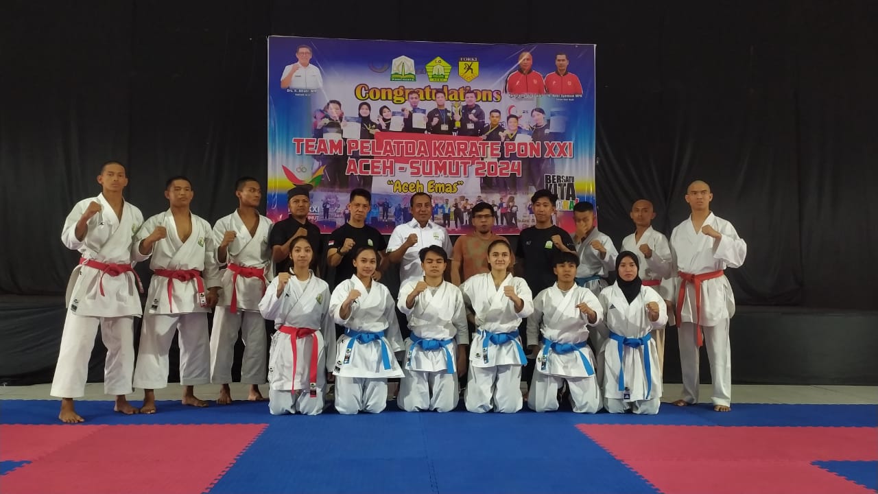 Irpannusir Serahkan Bonus Atlet Pelatda Karate PON Aceh Peraih Medali Emas di Yogyakarta