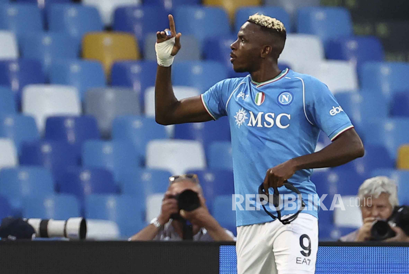 Victor Osimhen dipinjam Galatasaray dari Napoli selama semusim.