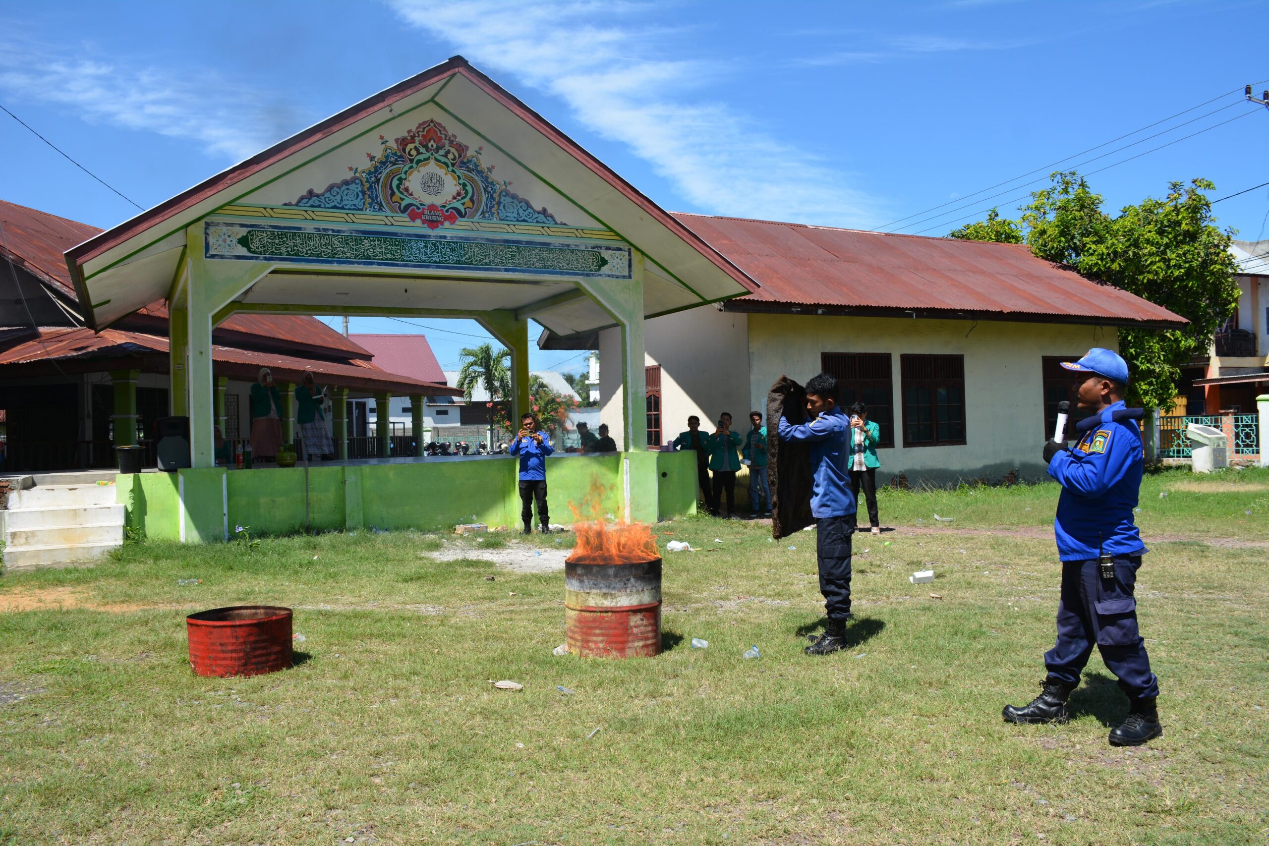 Gandeng Damkar, FKEP USK Gelar Sosialisasi Penanggulangan Kebakaran di Aceh Besar