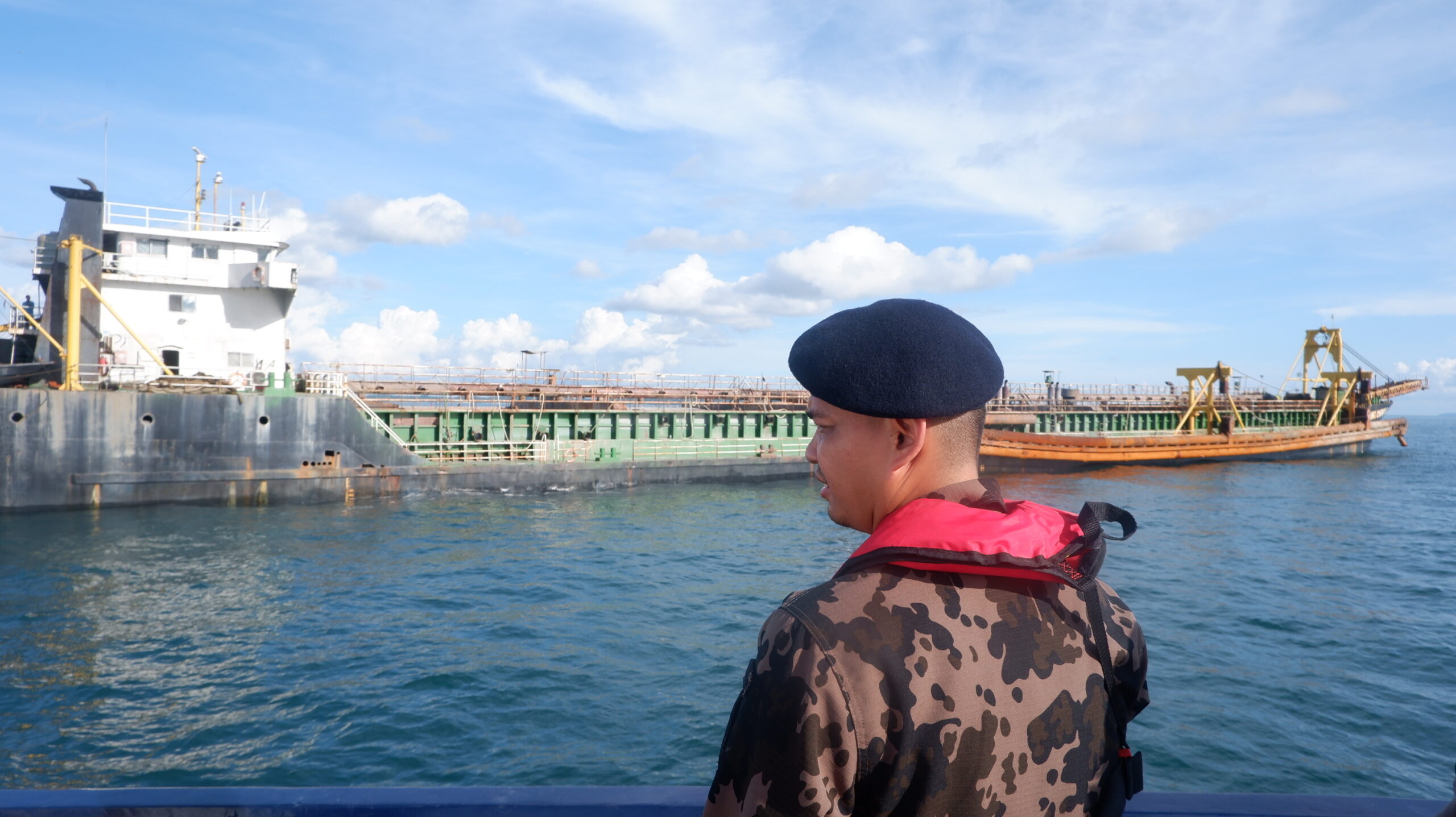 Diamankan KKP, Dua Kapal Asing Curi Pasir Laut di Batam untuk Singapura