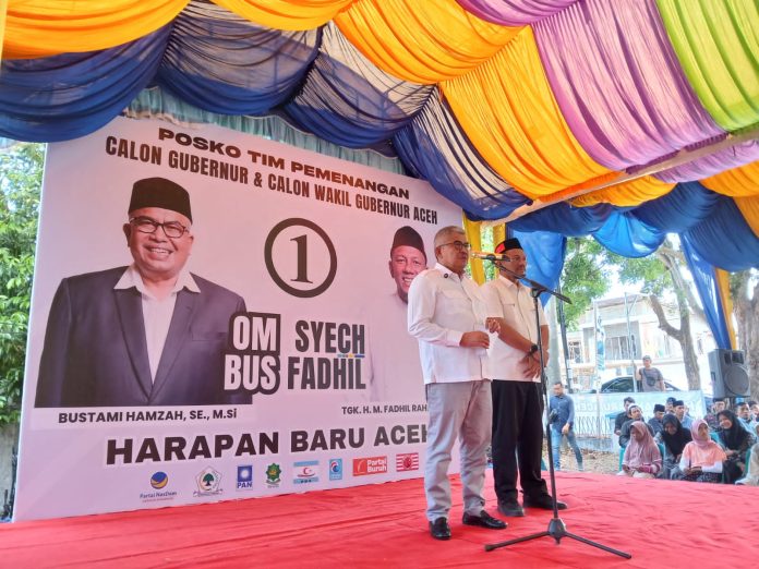 Pasangan calon Gubernur dan Wakil Gubernur Aceh, Bustami Hamzah dan M. Fadhil Rahmi, membuka posko pemenangan mereka pada Selasa (1/10/2024) di Jalan Sudirman, Banda Aceh. (Foto/Cut Nauval d)