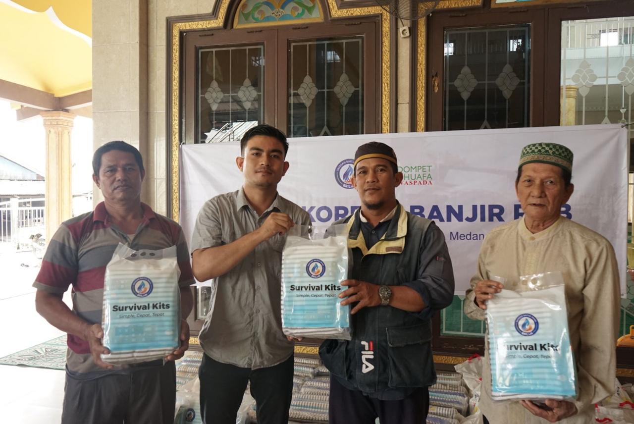 YBM BRILiaN-DD Waspada Salurkan Bantuan Penyintas Banjir ROB di Medan Belawan
