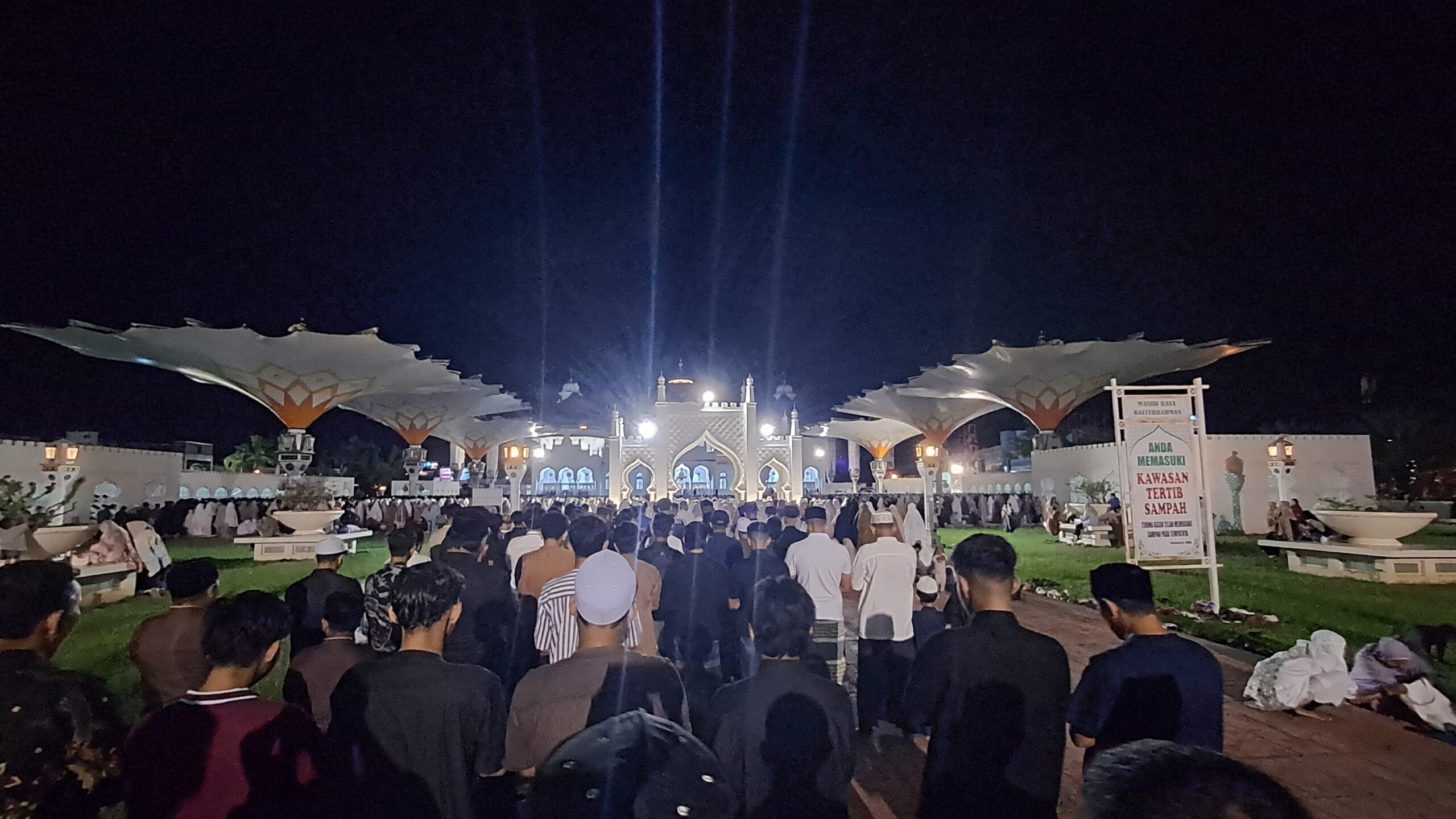 Tarawih Perdana, Warga Aceh Padati Masjid Raya Baiturrahman 