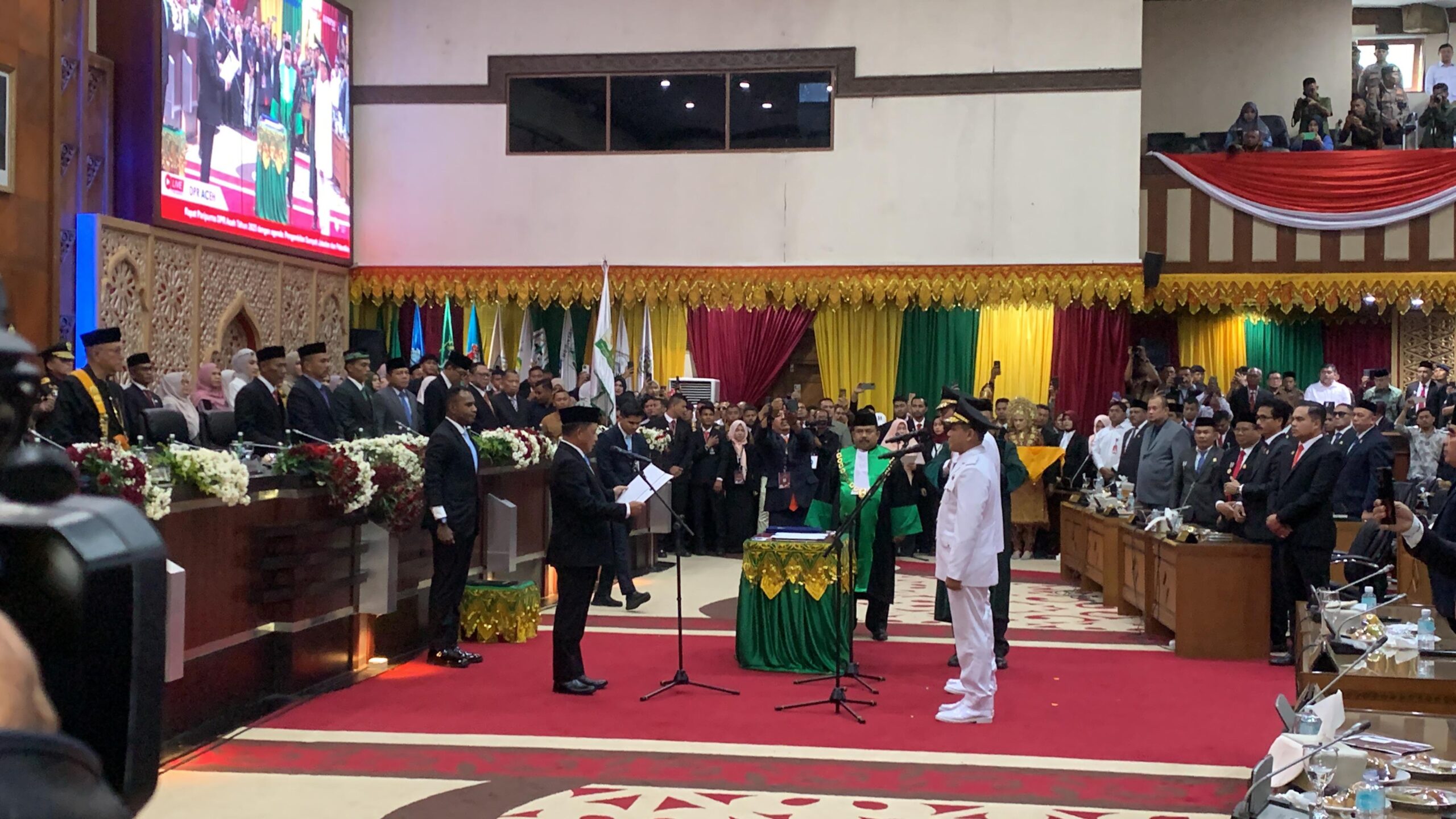 Sah, Mualem-Dek Fadh Jabat Gubernur dan Wakil Gubernur Aceh